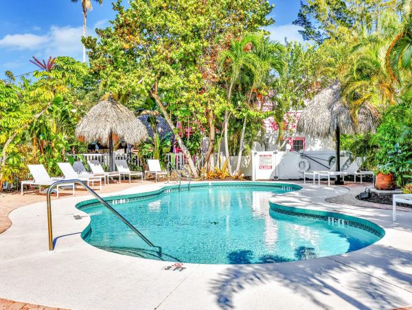 Two Bedroom Anna Maria Island Vacation Pool Condo