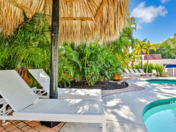 Two Bedroom Anna Maria Island Vacation Pool Condo