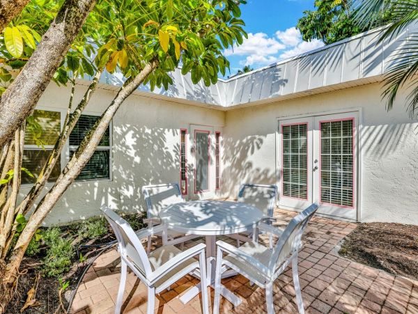 Two Bedroom Anna Maria Island Vacation Pool Condo