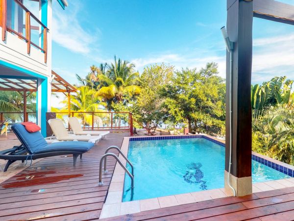 Gorgeous Vacation Rental Home Beachside with Private Pool