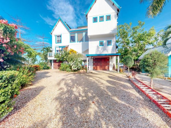 Gorgeous Vacation Rental Home Beachside with Private Pool
