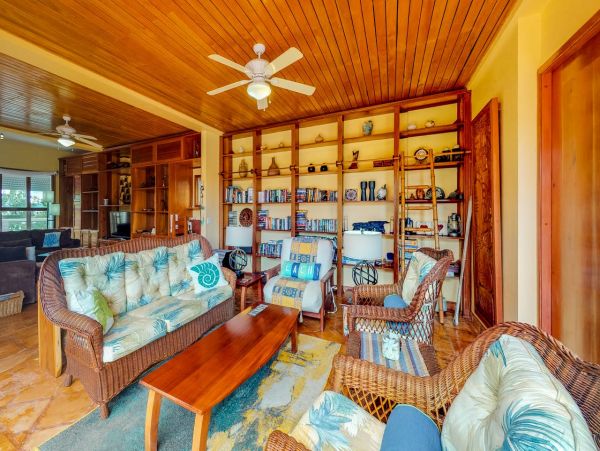 Gorgeous Vacation Rental Home Beachside with Private Pool