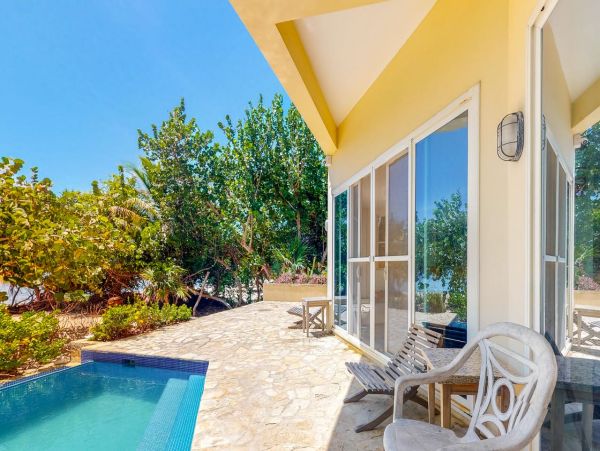 Beautiful Home Located on Beach with Private Pool in Belize