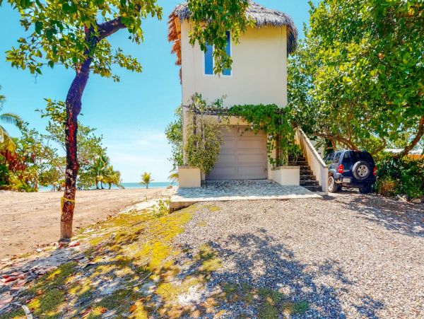Beautiful Home Located on Beach with Private Pool in Belize