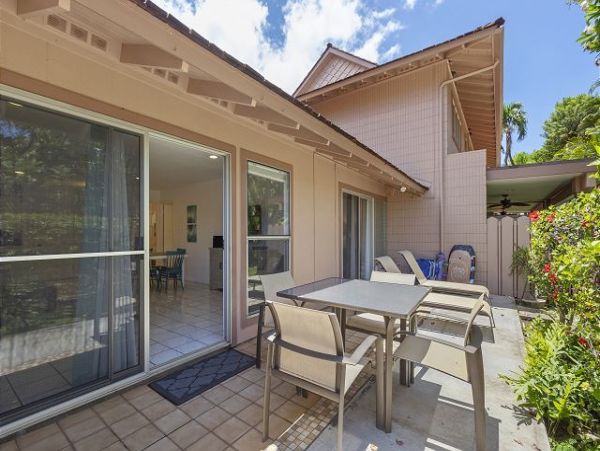 Lahaina One Bedroom Vacation Condo Sleeps 4 Guests