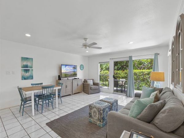 Lahaina One Bedroom Vacation Condo Sleeps 4 Guests