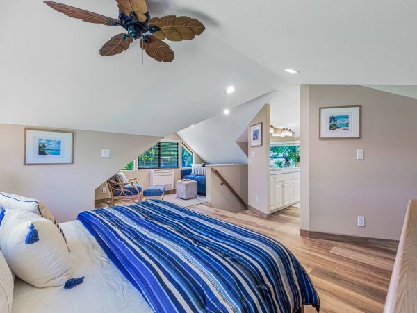 Two Bedroom Townhome with Community Pool Sleeps 6 Guests