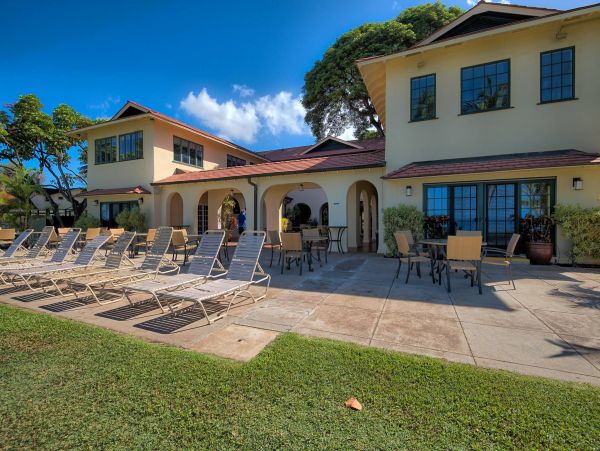 Two Bedroom Townhome with Community Pool Sleeps 6 Guests