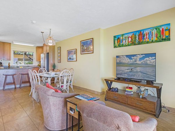 Oceanfront Vacation Condo in Lahaina 8 Guests