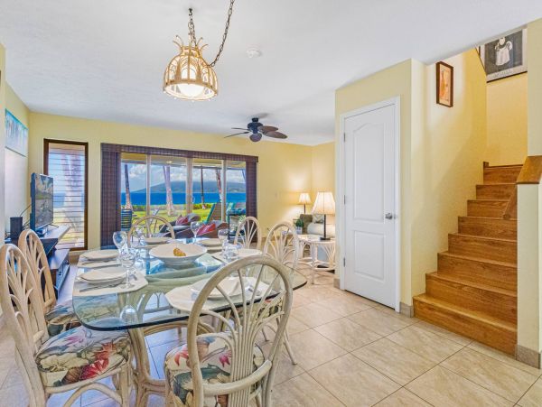 Oceanfront Vacation Condo in Lahaina 8 Guests
