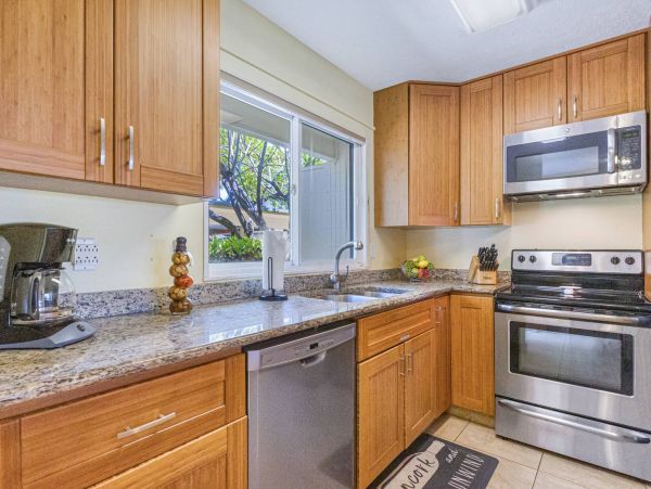 Oceanfront Vacation Condo in Lahaina 8 Guests
