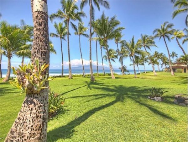 Oceanfront Vacation Condo in Lahaina 8 Guests