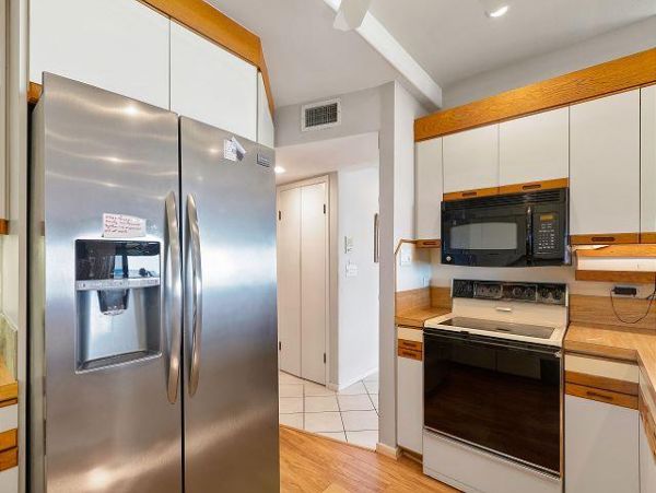 Lahaina Vacation Condo with 4 Bedrooms & Ocean View