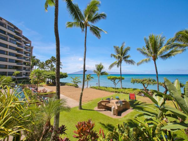 Oceanfront One Bedroom Vacation Condo in Kahana