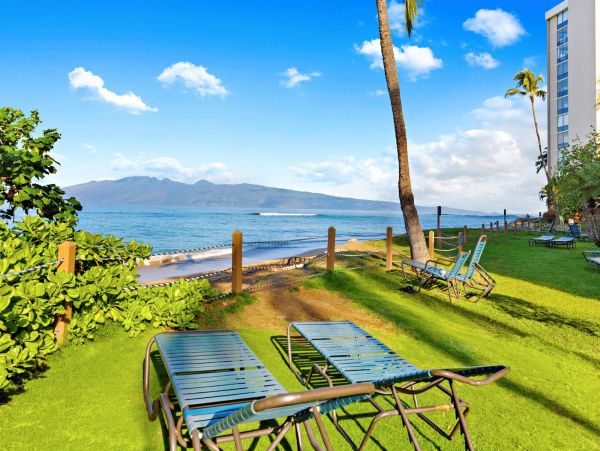 Oceanfront One Bedroom Vacation Condo in Kahana
