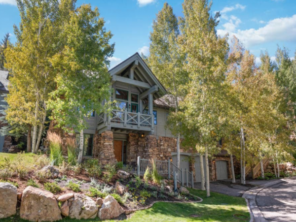 Townhome 100 yards to access slope Ski in Walk out