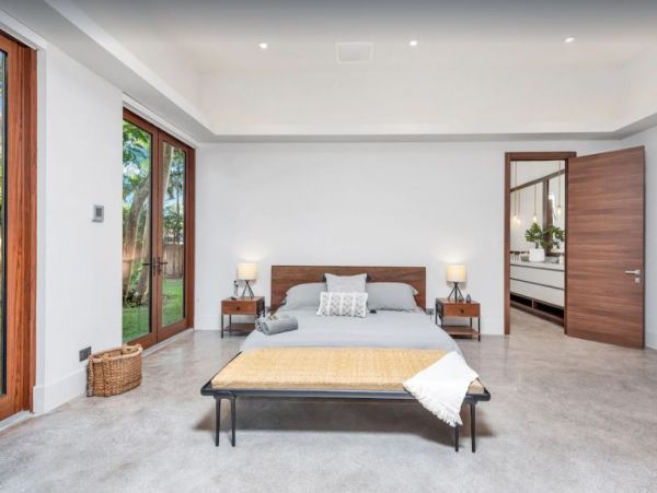 Luxury  Miami Vacation Villa Six Bedrooms