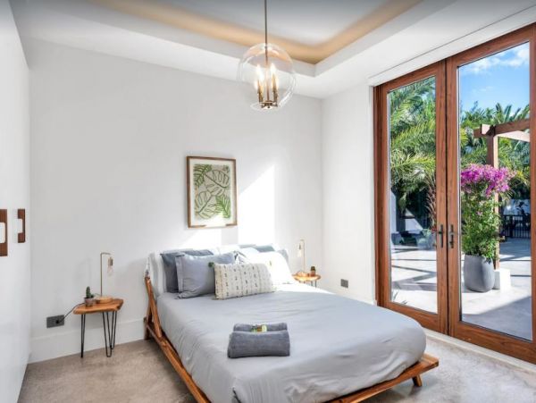 Luxury  Miami Vacation Villa Six Bedrooms