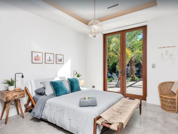 Luxury  Miami Vacation Villa Six Bedrooms