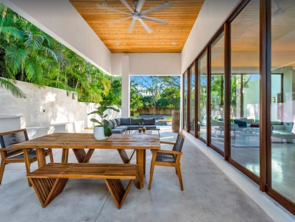 Luxury  Miami Vacation Villa Six Bedrooms