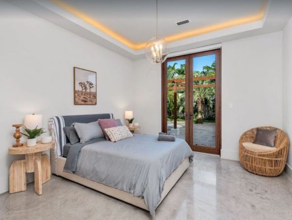 Luxury  Miami Vacation Villa Six Bedrooms