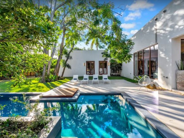 Luxury  Miami Vacation Villa Six Bedrooms