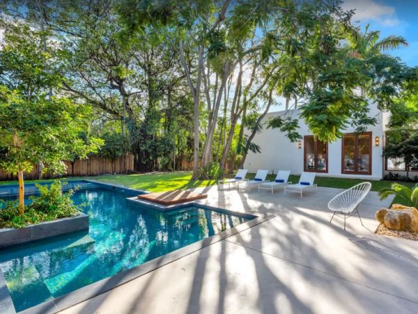 Luxury  Miami Vacation Villa Six Bedrooms