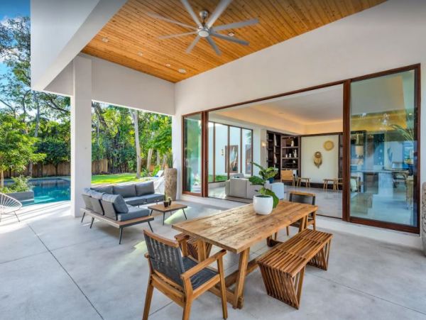 Luxury  Miami Vacation Villa Six Bedrooms