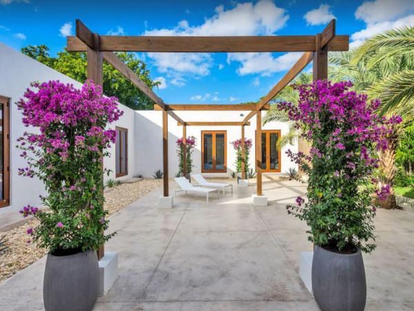 Luxury  Miami Vacation Villa Six Bedrooms