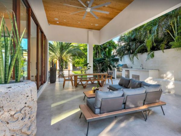 Luxury  Miami Vacation Villa Six Bedrooms
