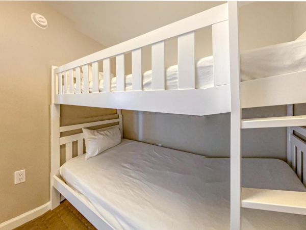 Lovely Destin 2 Bedroom Condo in the Center of All