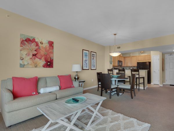 Lovely Destin 2 Bedroom Condo in the Center of All