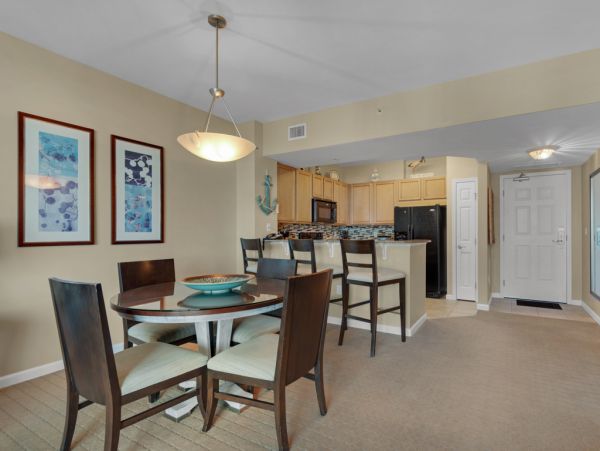 Lovely Destin 2 Bedroom Condo in the Center of All