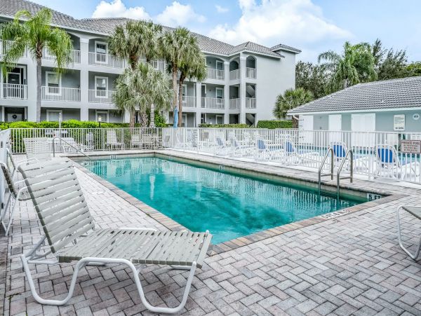 Three Bedroom Naples Vacation Condo Sleeps 6 Guests
