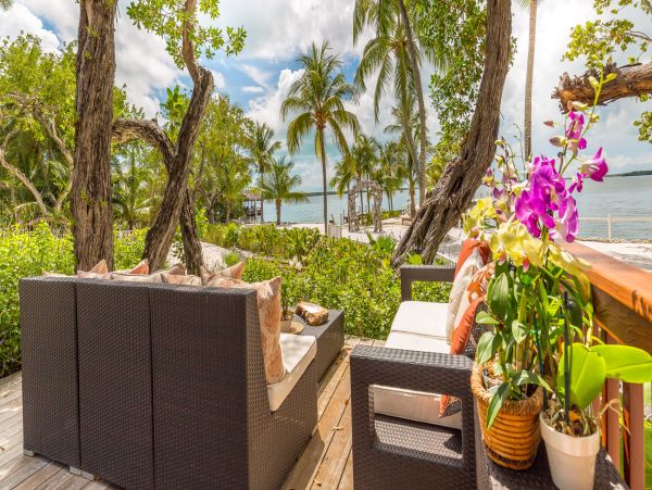 Beautiful Bayfront Estate Private Beach, Dock & Lagoon Pool