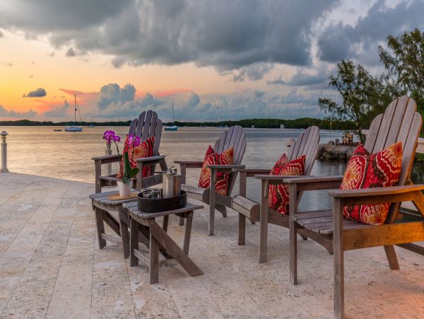 Beautiful Bayfront Estate Private Beach, Dock & Lagoon Pool