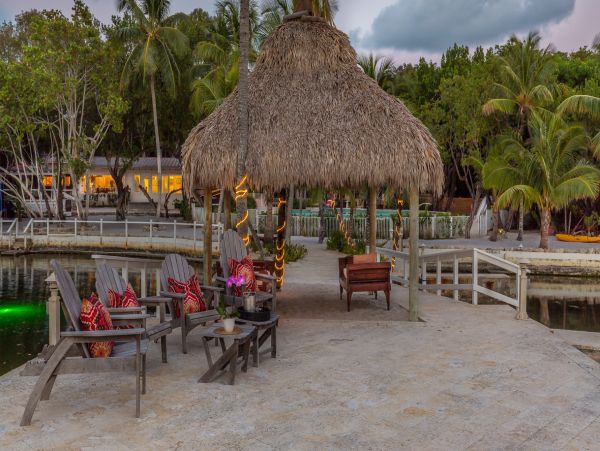 Beautiful Bayfront Estate Private Beach, Dock & Lagoon Pool