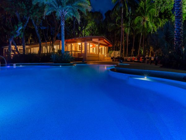 Beautiful Bayfront Estate Private Beach, Dock & Lagoon Pool