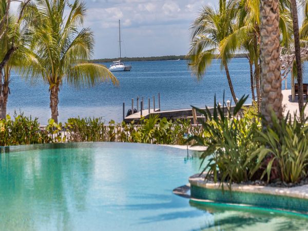 Beautiful Bayfront Estate Private Beach, Dock & Lagoon Pool