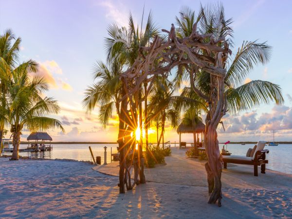 Beautiful Bayfront Estate Private Beach, Dock & Lagoon Pool