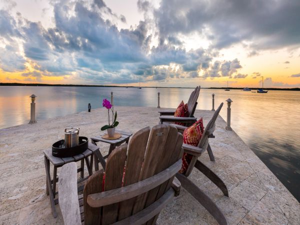 Beautiful Bayfront Estate Private Beach, Dock & Lagoon Pool