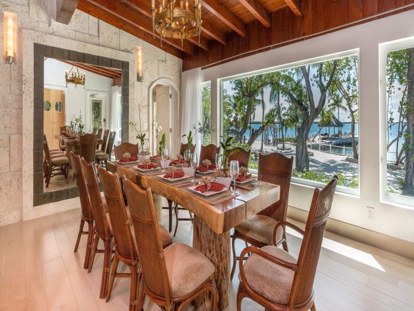 Beautiful Bayfront Estate Private Beach, Dock & Lagoon Pool