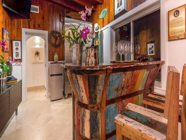Beautiful Bayfront Estate Private Beach, Dock & Lagoon Pool