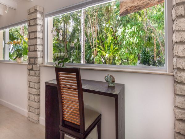 Beautiful Bayfront Estate Private Beach, Dock & Lagoon Pool