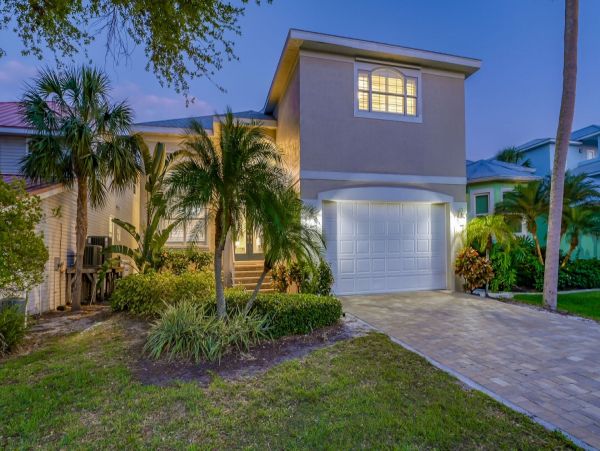 Short Walk to Beach Siesta Key Vacation Home Four Bedroom