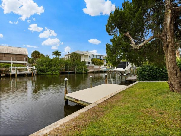 Short Walk to Beach Siesta Key Vacation Home Four Bedroom