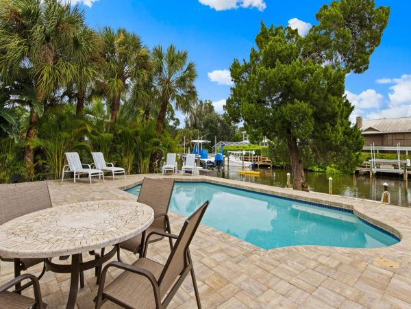 Short Walk to Beach Siesta Key Vacation Home Four Bedroom