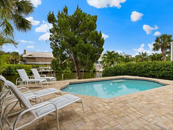 Short Walk to Beach Siesta Key Vacation Home Four Bedroom