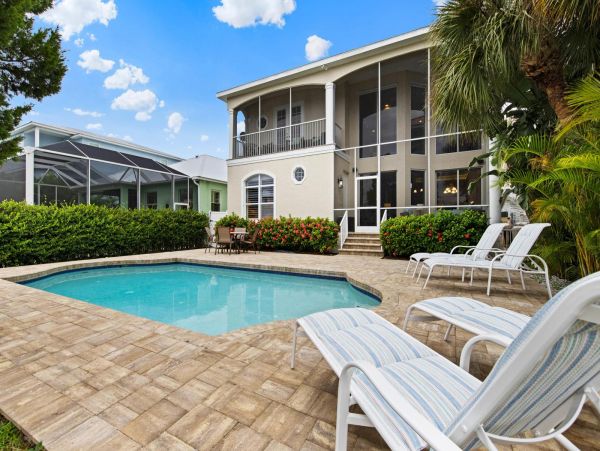 Short Walk to Beach Siesta Key Vacation Home Four Bedroom