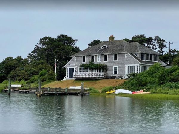 Oceanview Martha´s Vineyard Vacation Home Six Bedroom